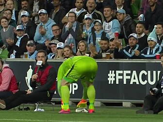 WATCH: Australian goalkeeper c...